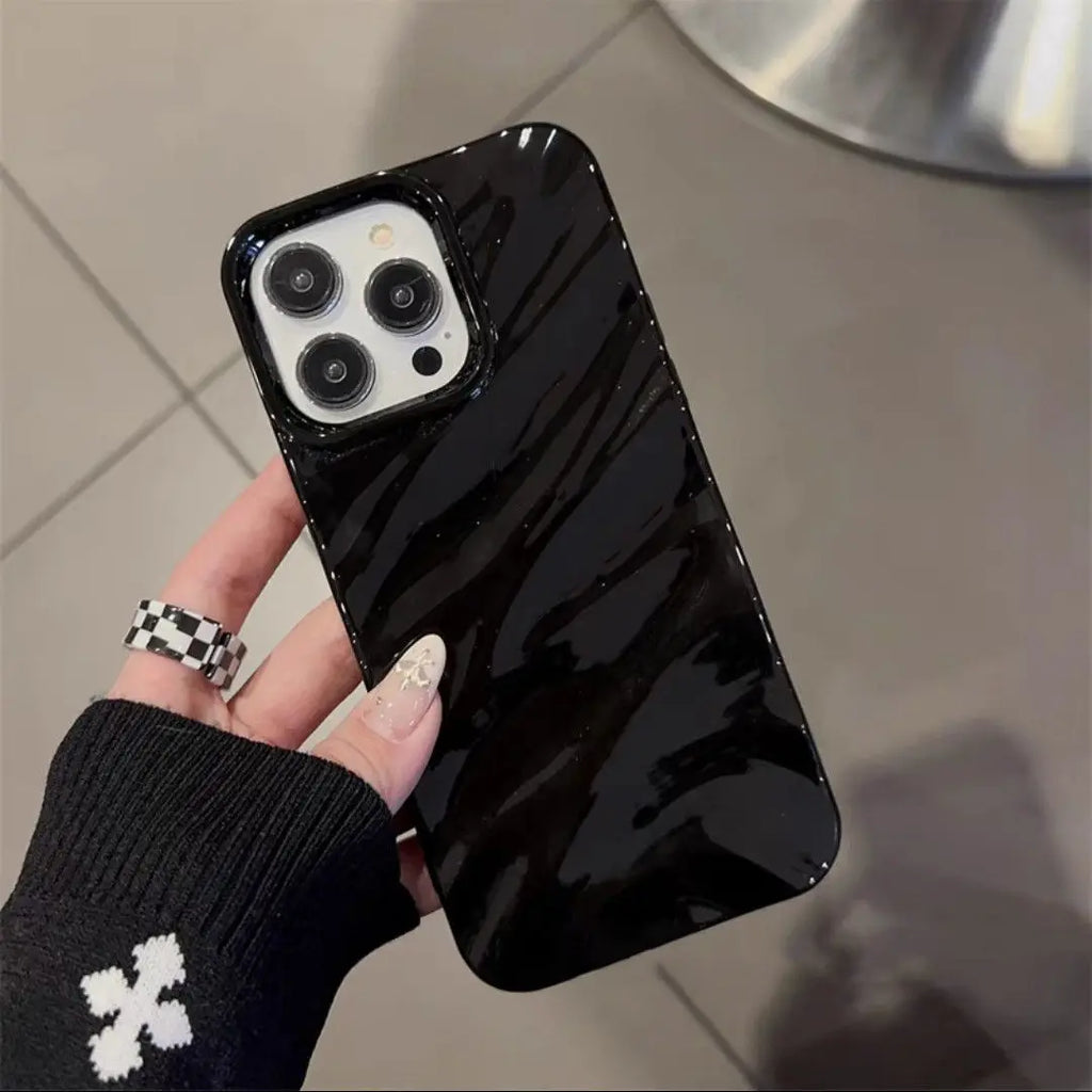 Luxury 3D Wavy Pattern Case